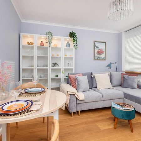 Cozy Pastel Two Bedroom Apartment In Central Gdynia By Noclegi Renters Eksteriør bilde